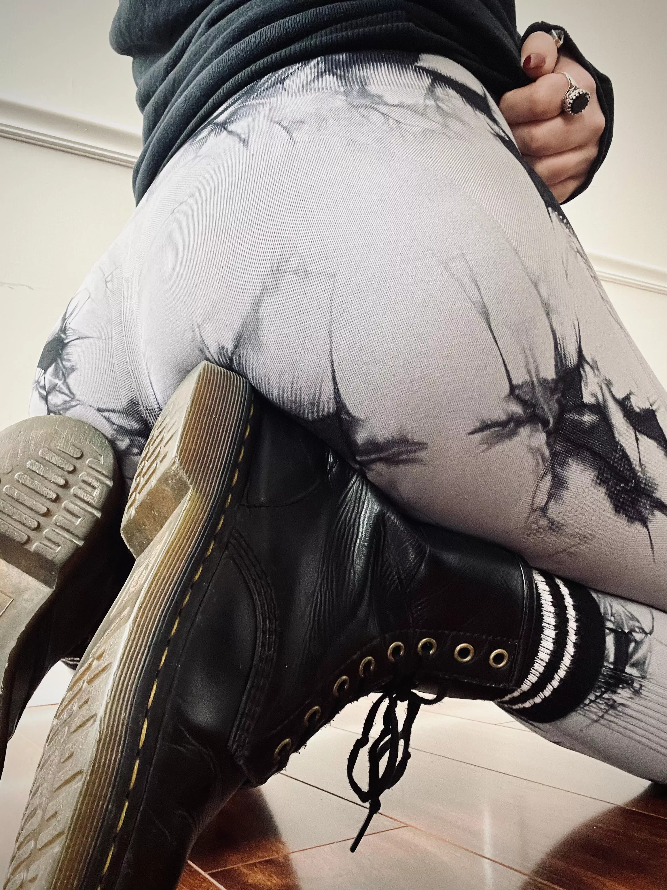 Sniff the screen posted by gothdaddydag