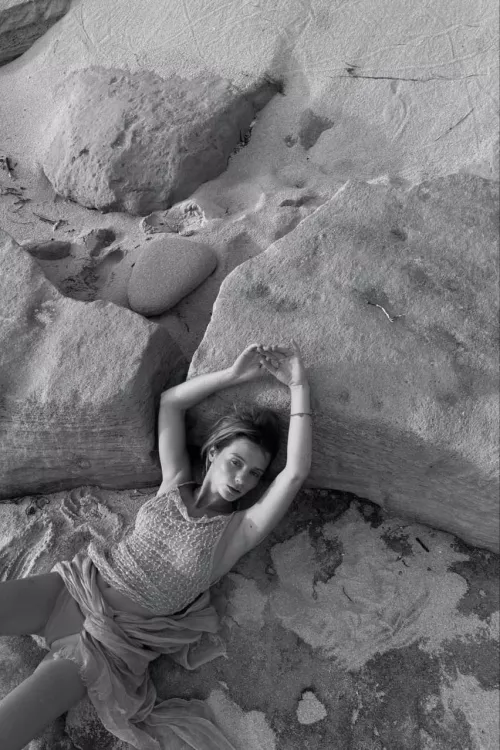 wanna be my roommate with benefits? by Apprehensive_Use5225