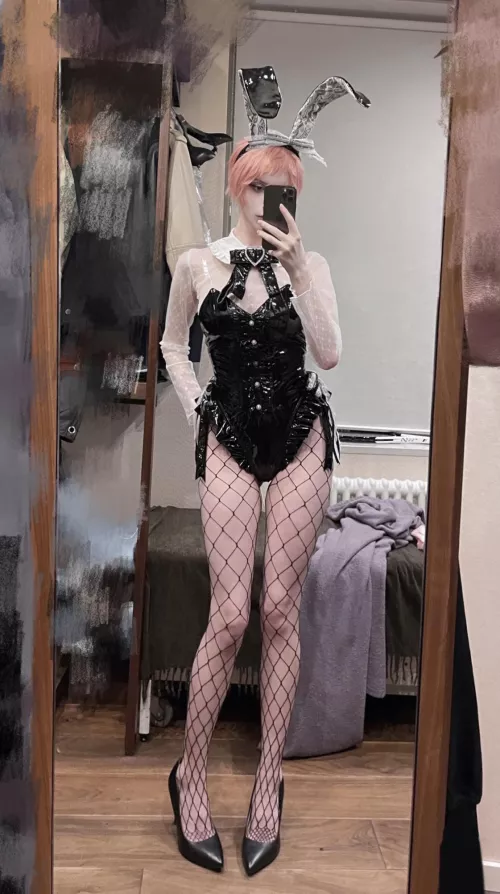 Want me to step on you?  by Takumo_91