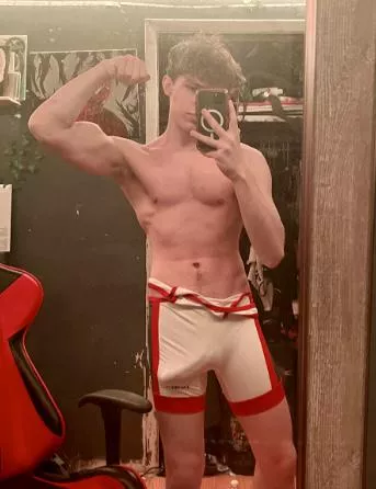 wears the singlet well posted by flicker_nyc