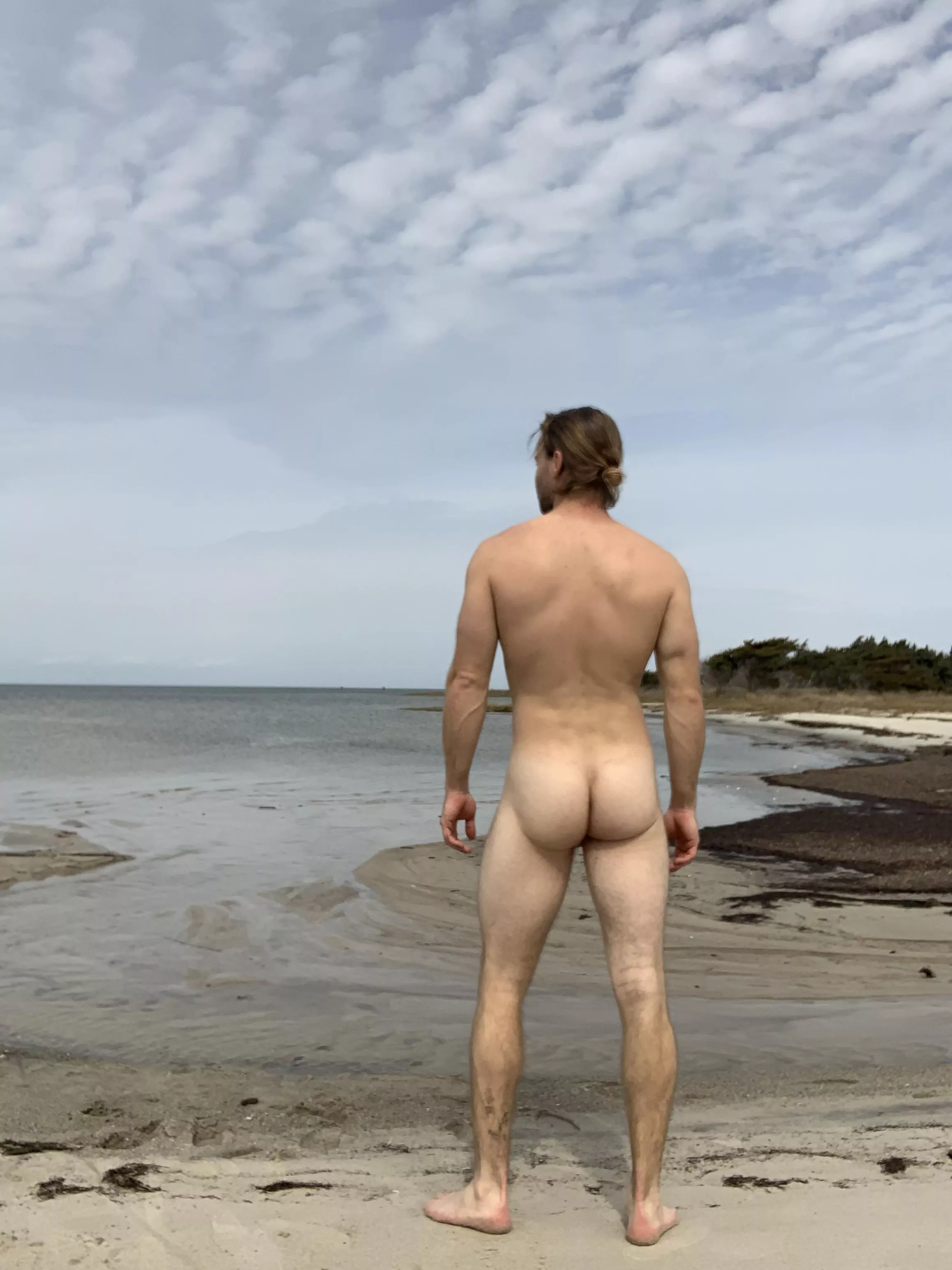 Working on that beach bum 🍑 posted by naturalnaked