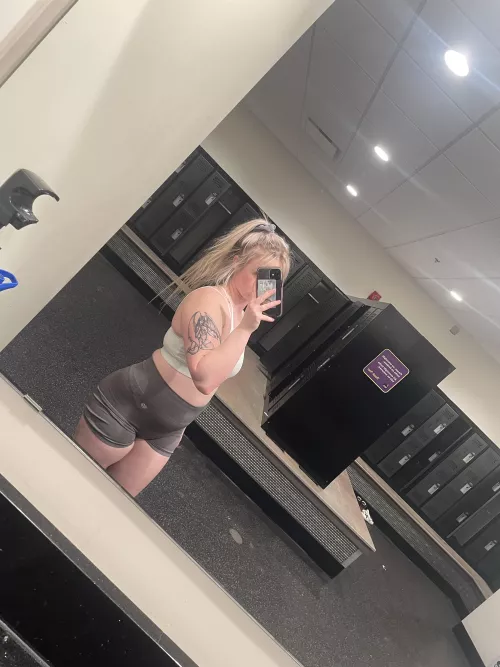 would u check me out at the gym?  by snownymph666