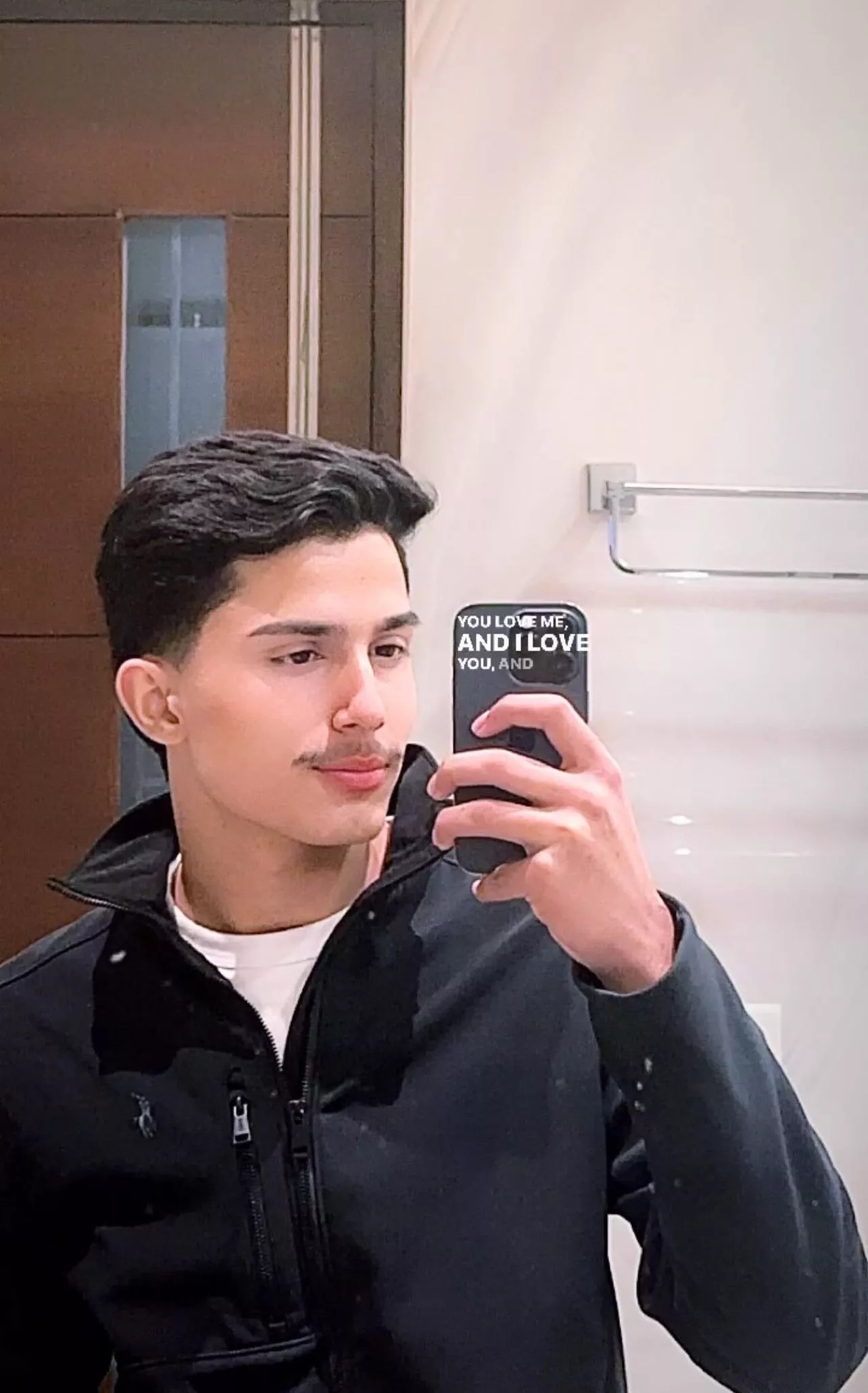 18, do you find me hot? posted by Dizzy-Breath520