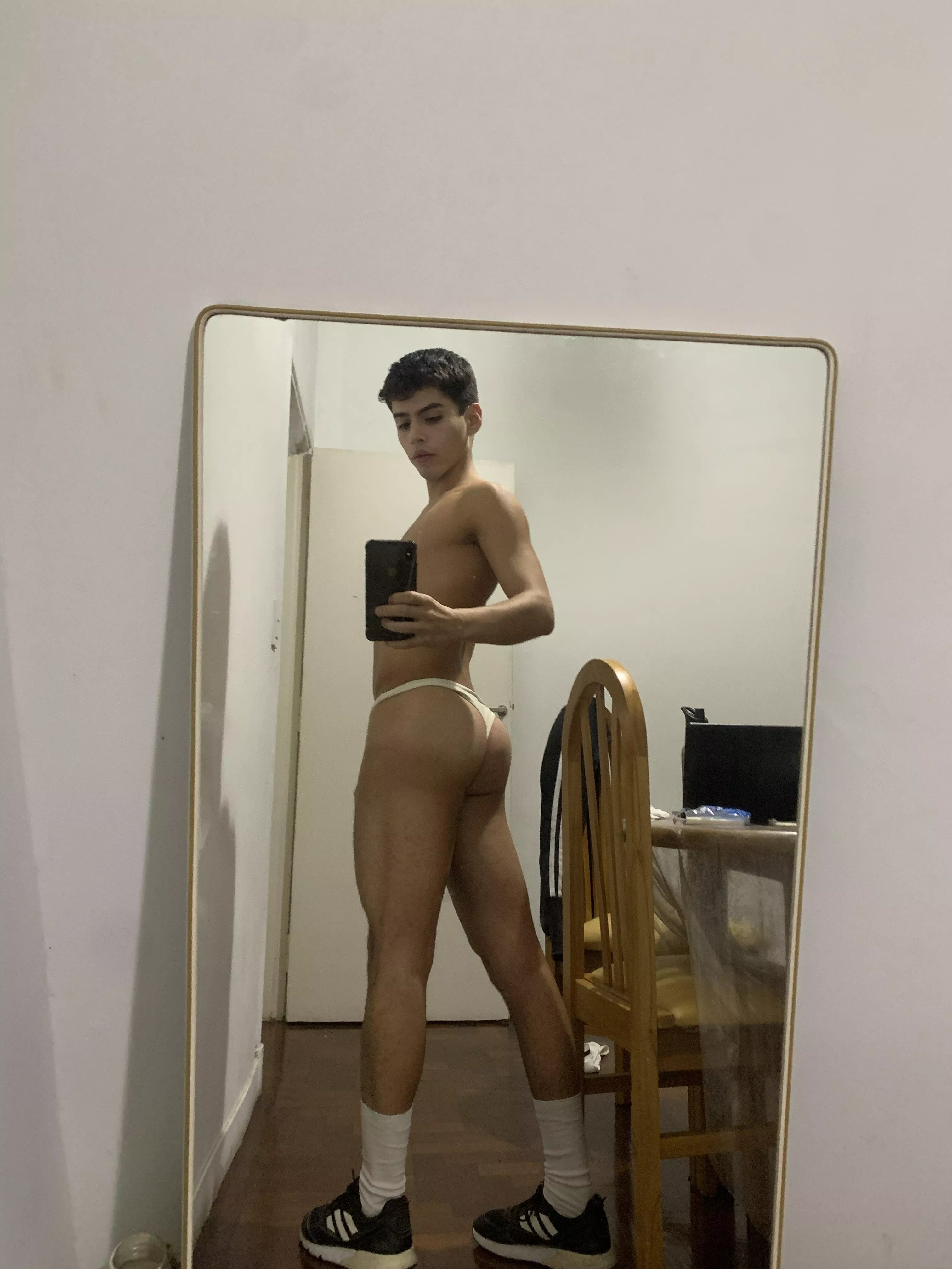 [19] Does it look pretty on me? posted by Tommtwink