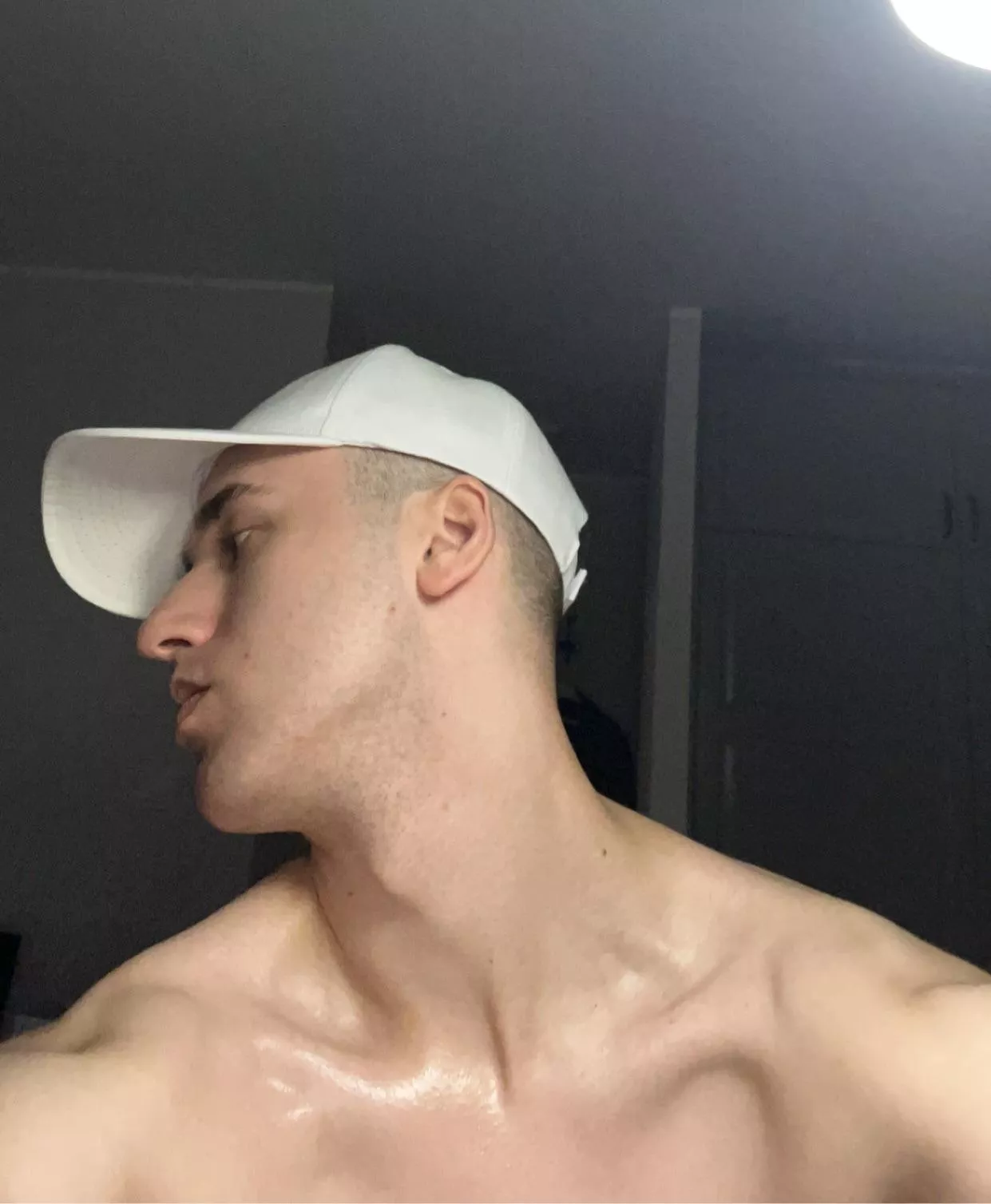 23 top with heavy loads, any cute bottoms/femboys wanna help me nut? send face after adding: xavdlnc posted by xdjeuwifx