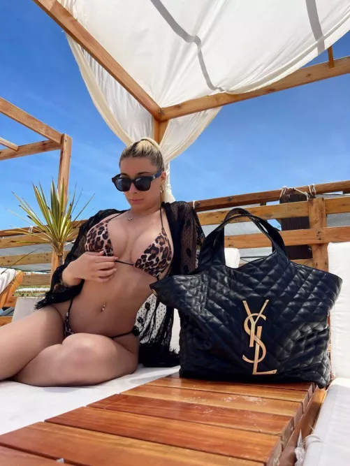 Am I a sexy girl? by tVng0935D