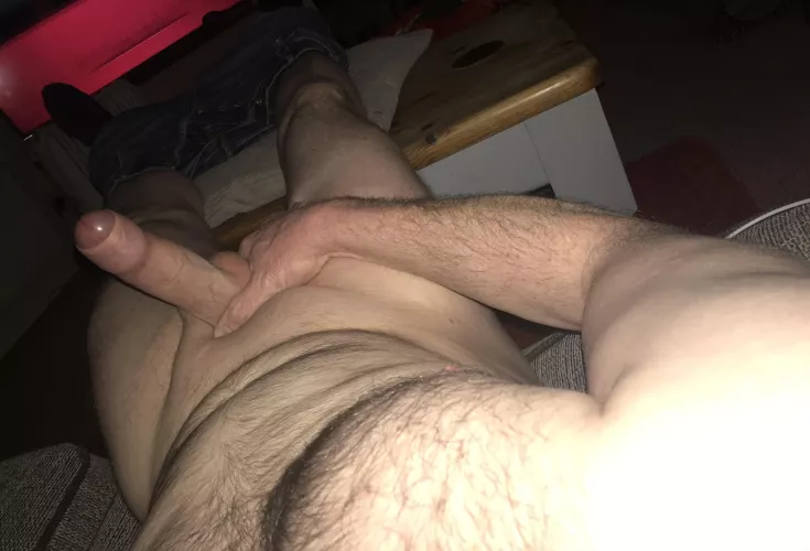 Any hung gym guys wanna wank . 38. dwe1234 by dreamingtwinks