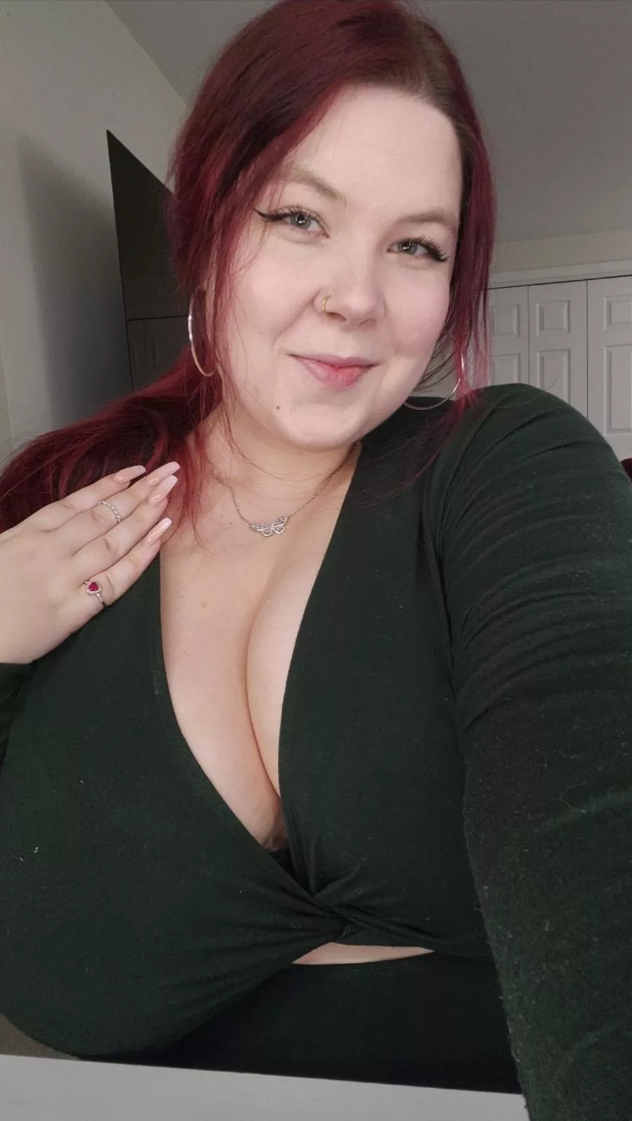 Are you keeping eye contact?😏 posted by CrimsonCurves9