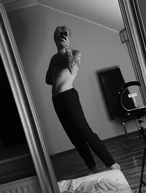 Artsy ✌🏻 by Goon3dbro