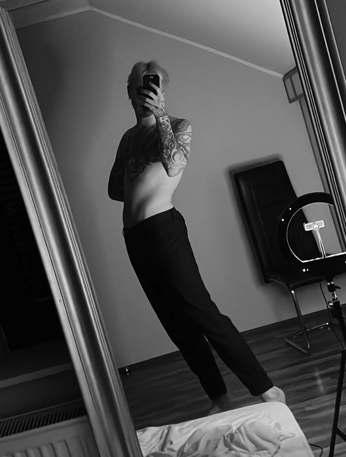 Artsy ✌🏻 posted by Goon3dbro