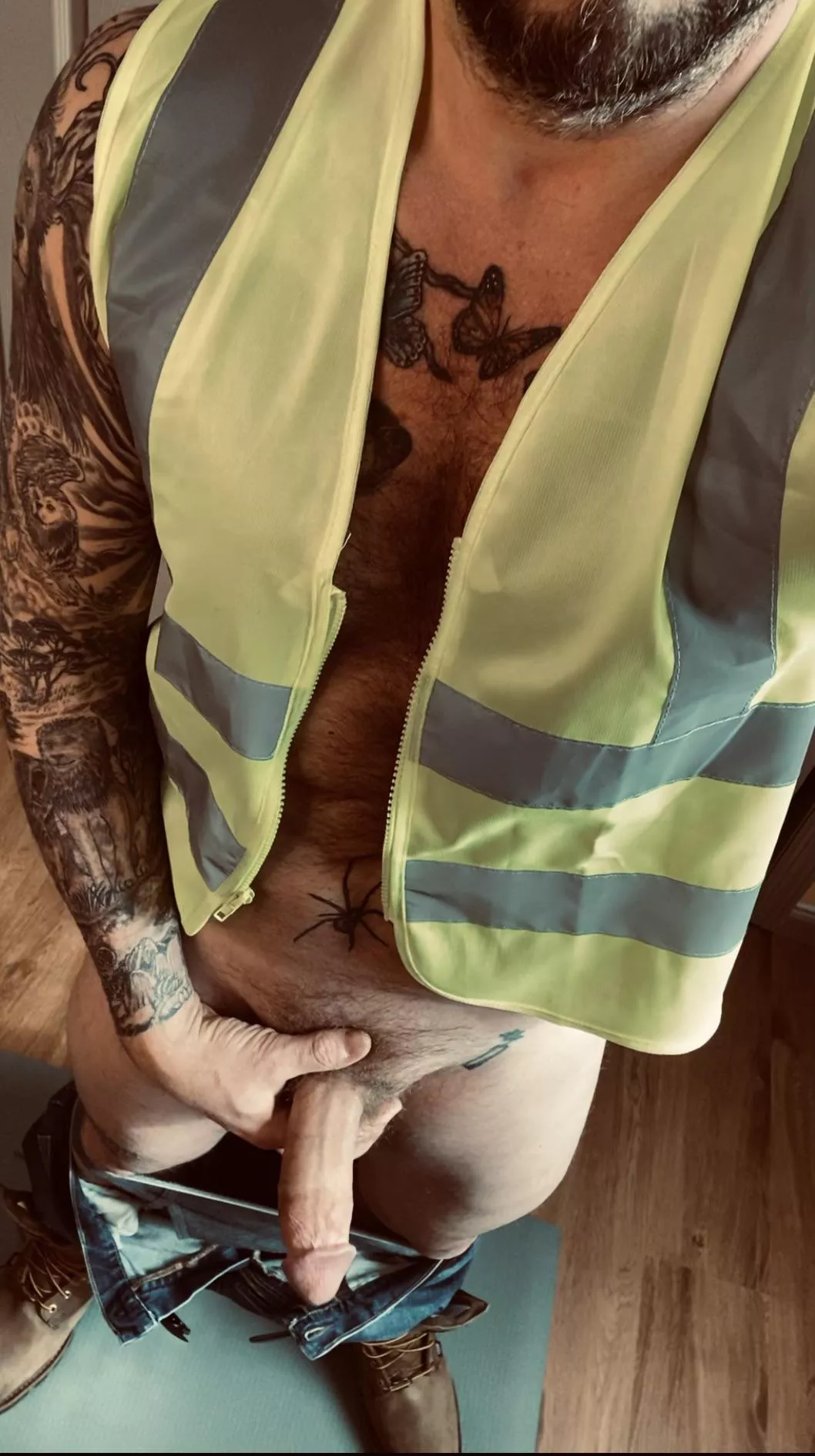 Beard is growing in posted by Anonymuss11