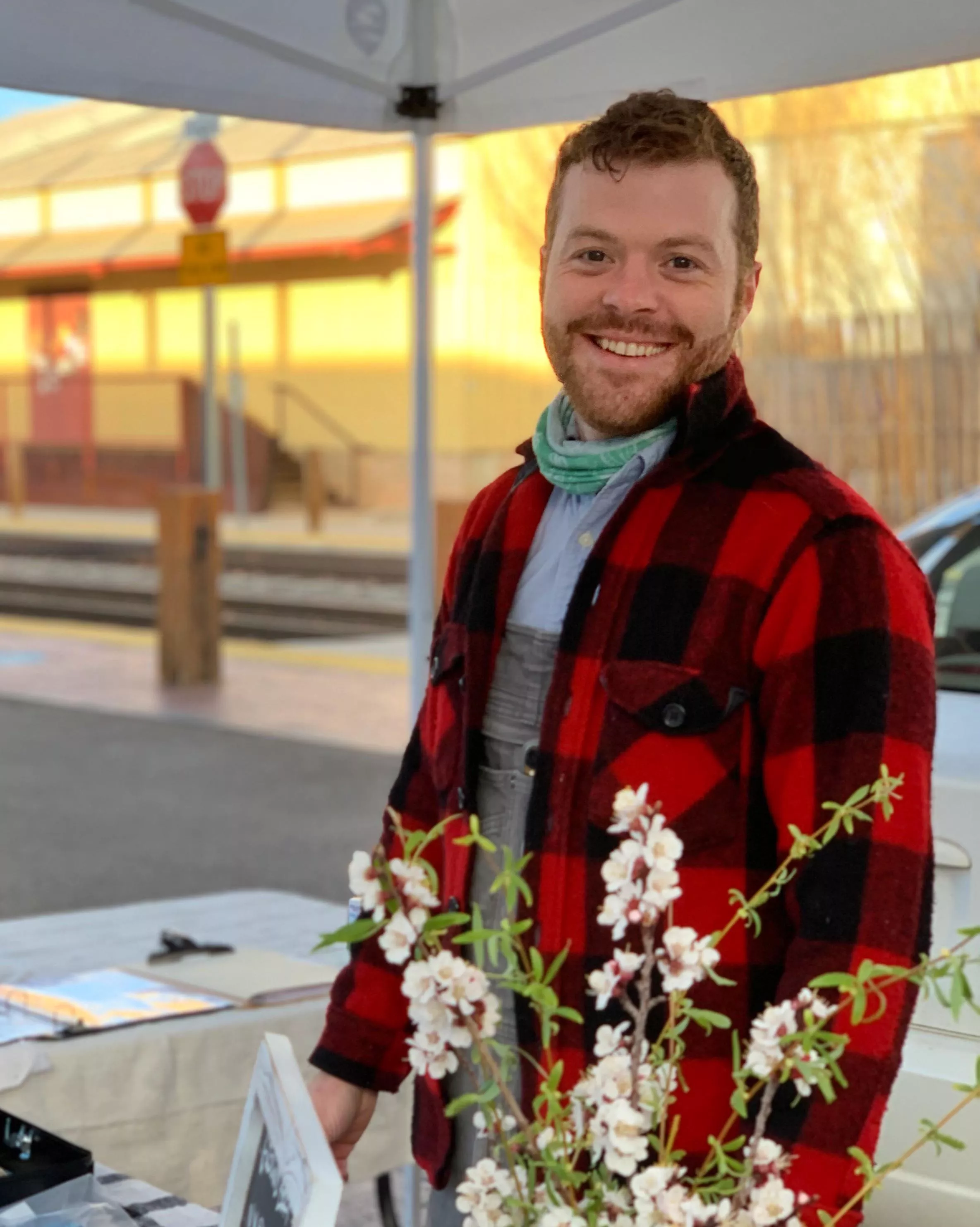 Bright and early at the farmers market 🌻  posted by back2natureboys