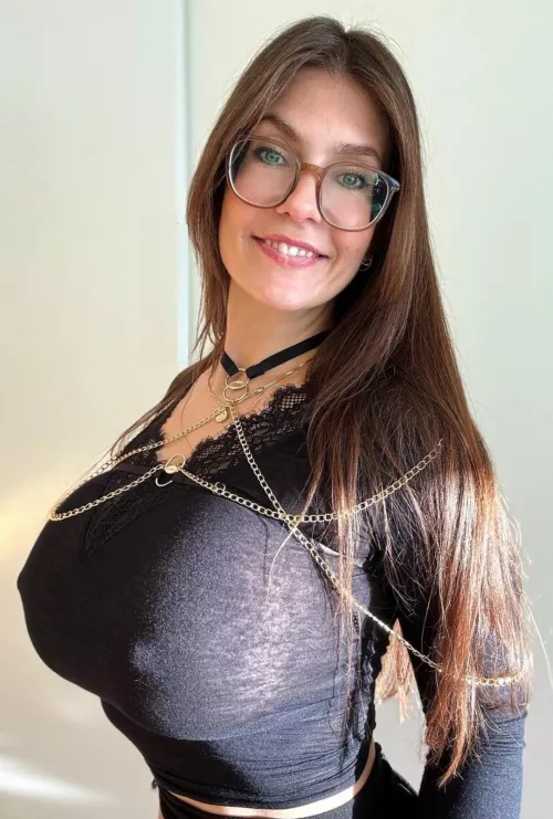 Chains and glasses by Desecr8or