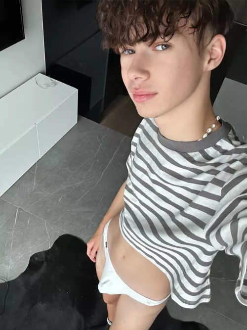 Could we be bros if I sent you secret selfies of me? (19surferboy) by SpicySisterxo_