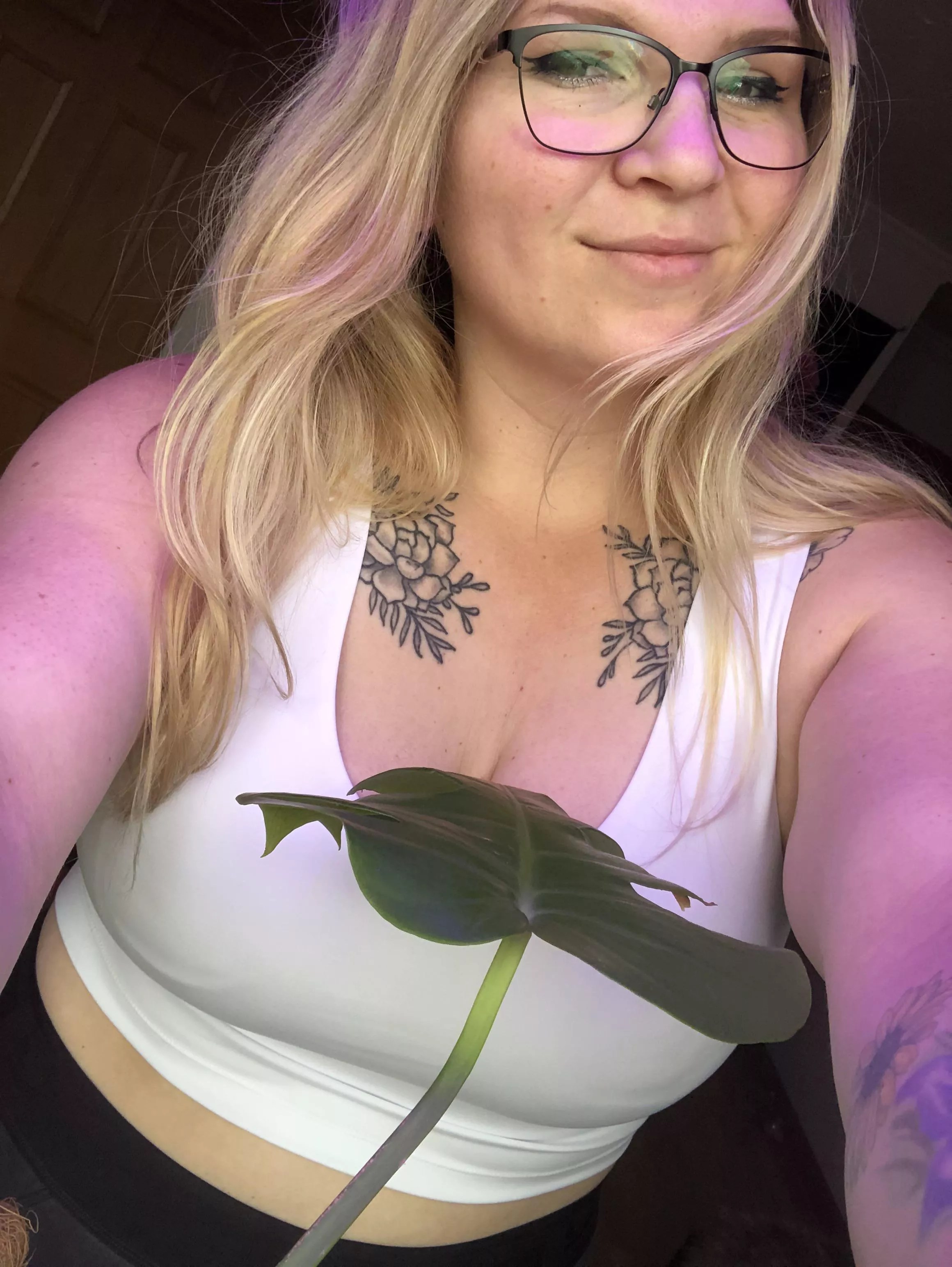 Crop top and leggings. Ready for my yoga time in the plant room! 🥰 posted by PLANTSN0TPE0PLE