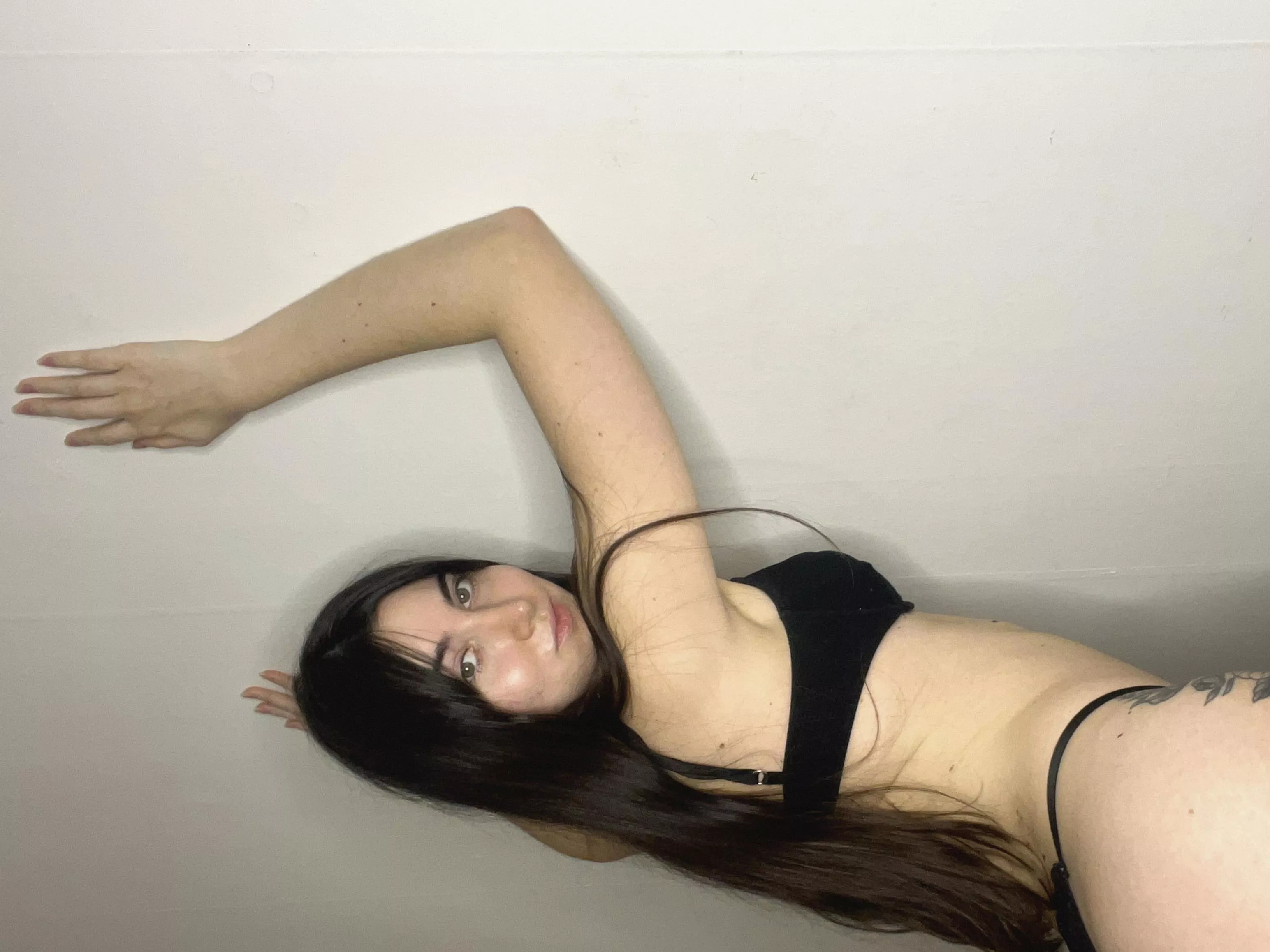  Do I look good in my undies?  posted by matrixrevived