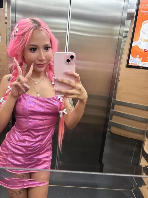 Do older guys think I'm cute? (F 18) by NinjaaNima