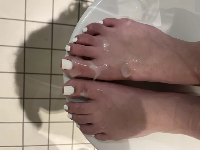 Do you want to know how this happened to my 18 year old feet 🤭 by GoddessInez