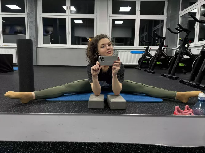 [f] Its my lucky color….. by naughtykitti