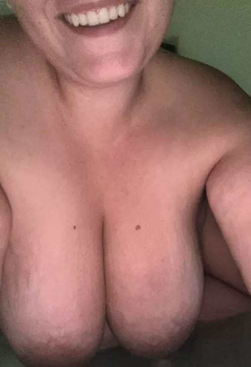 Going live tonight! Cum join for some naughty fun! by abigailgray256