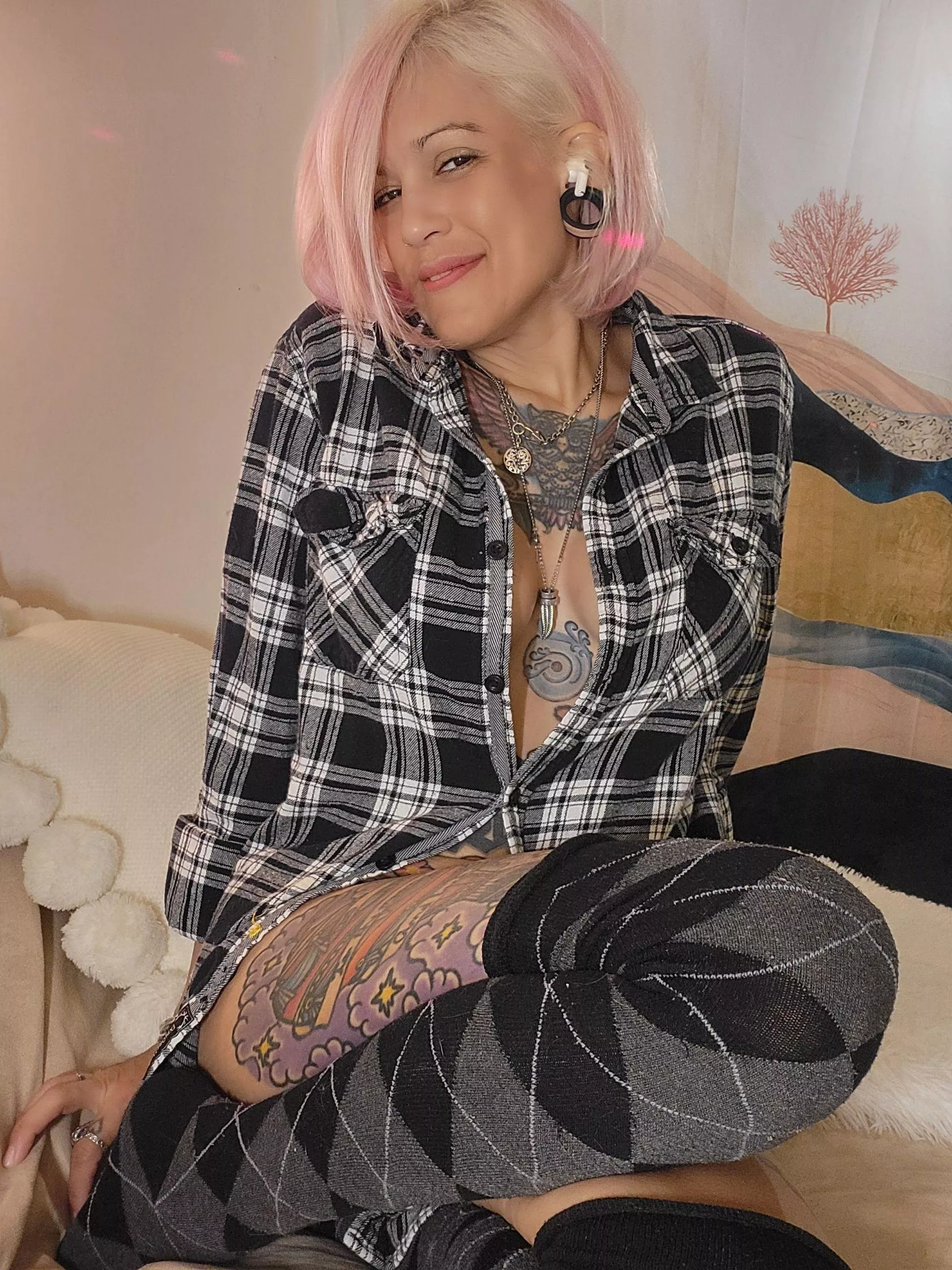 Gotta love [f]lannel and tall socks 🥰(48) posted by Irreverent_Unicorn