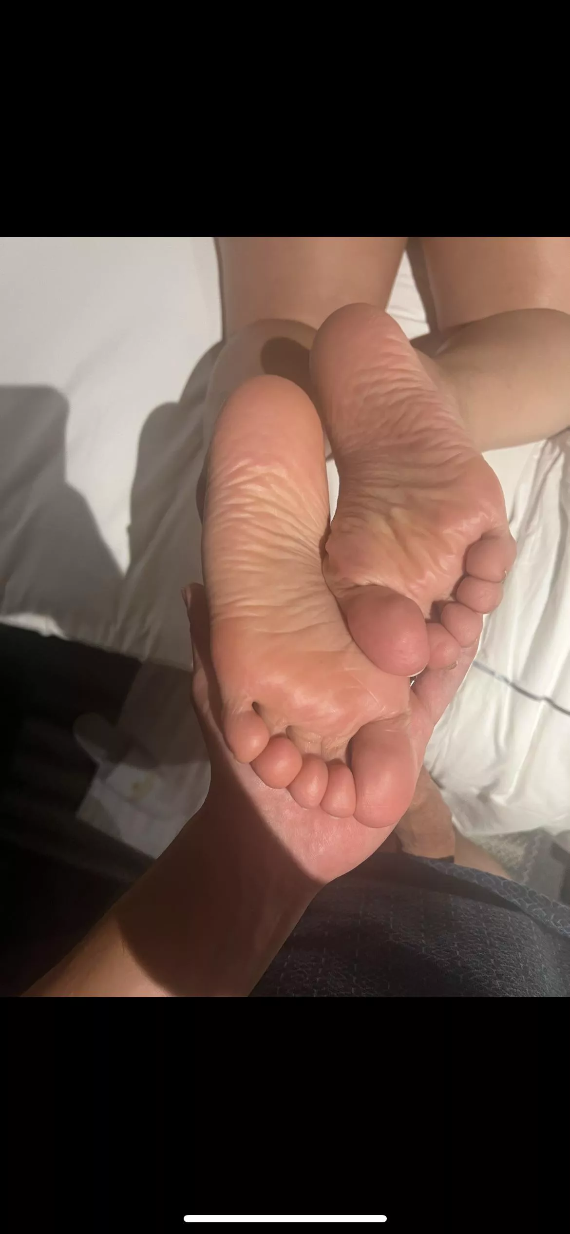 Had to take a break from the footjob to admire these beautiful Asian soles  posted by EstebanAtRuinart