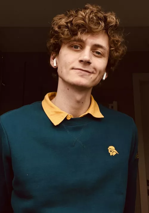 having a cozy day inside cause it’s raining nonstop. Perfect time a cuddling in bed  by jasperly97