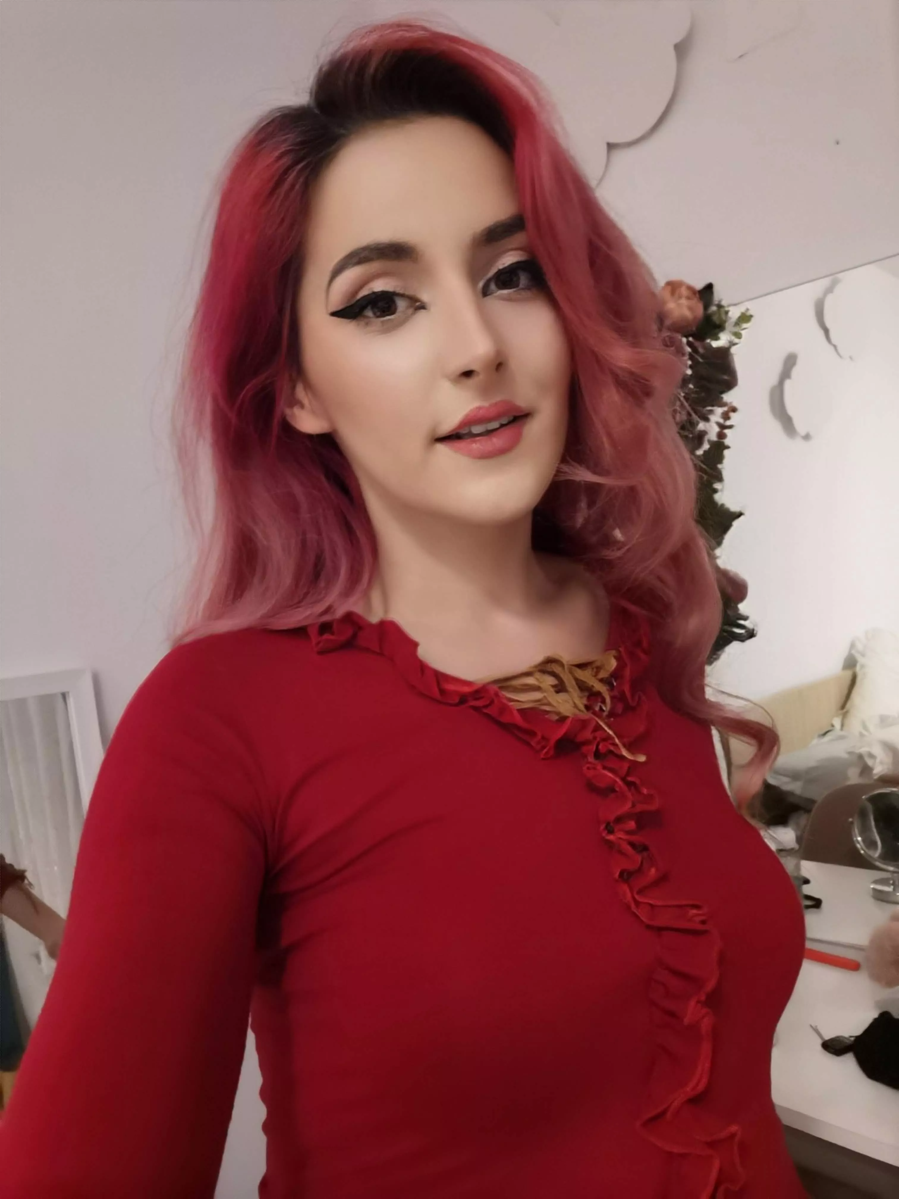 Is my hair color enough to catch your attention?  posted by miremi137