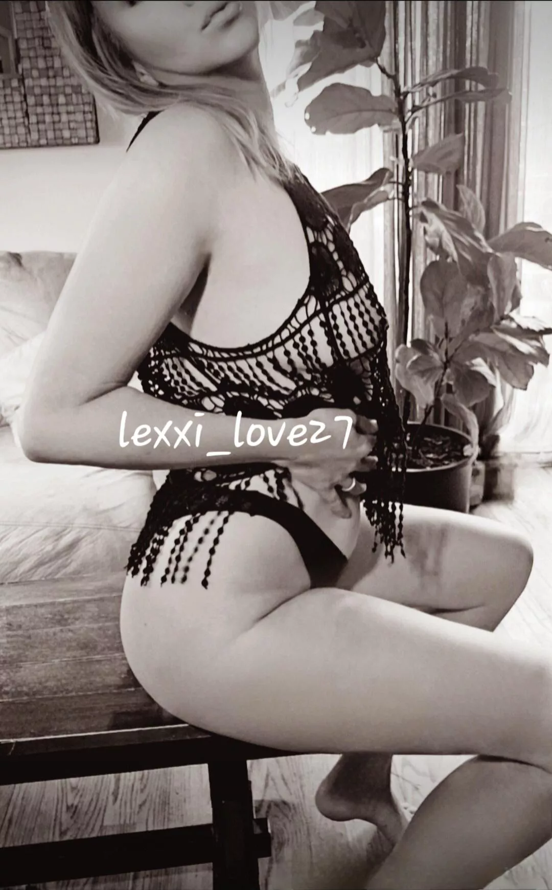Just a peak  posted by lexxi_love27