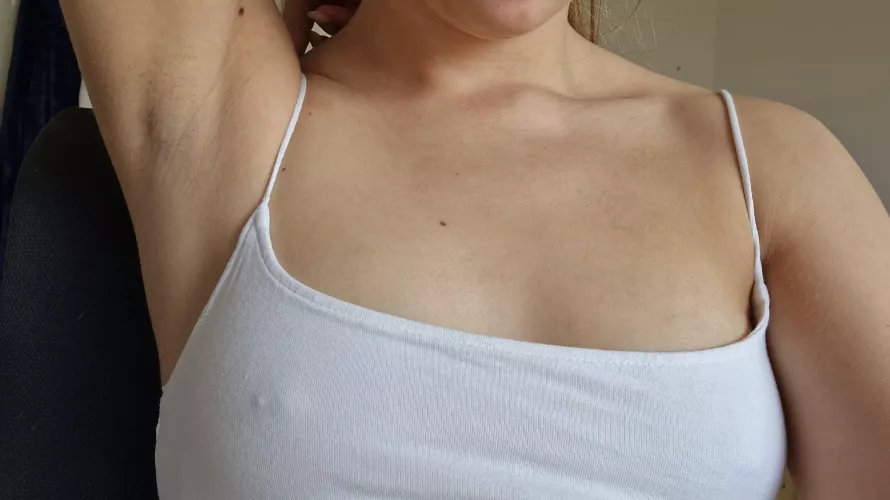 My armpits are stinky by luckyluuna