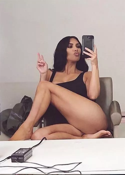 Showing booty and feet  posted by teetime100