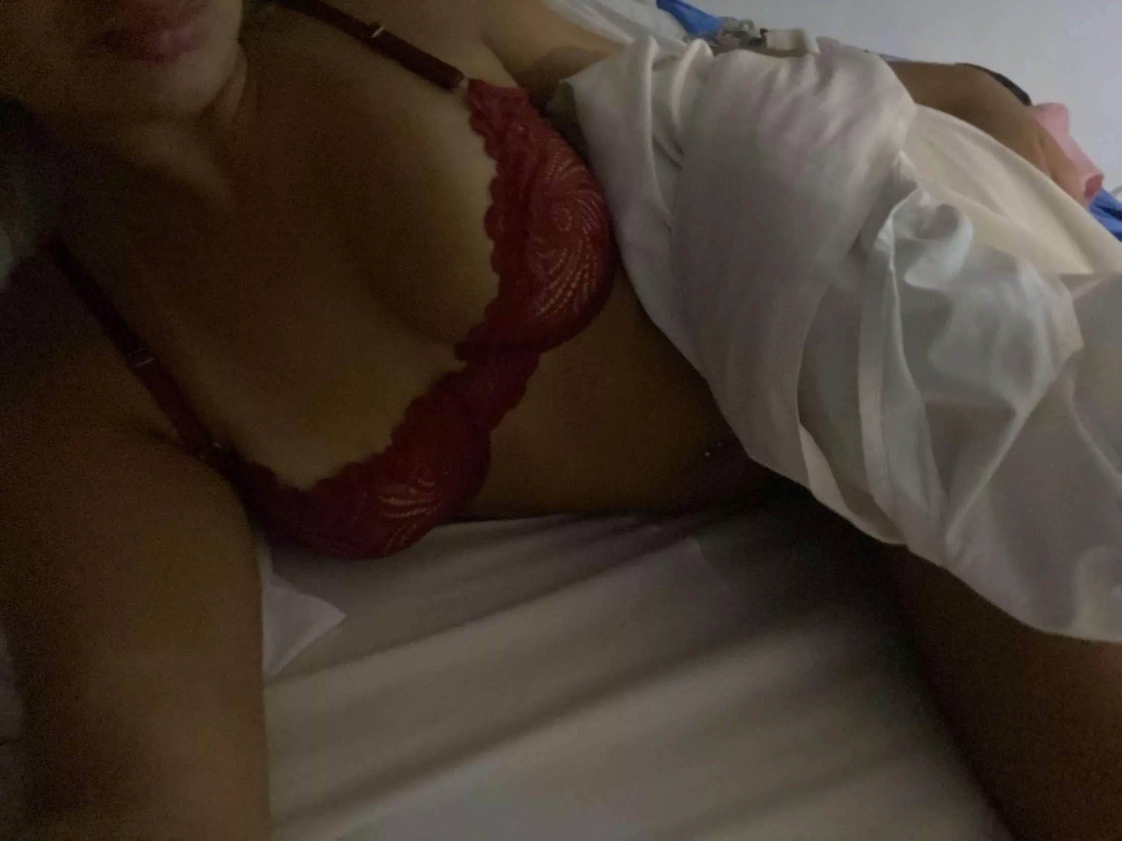 Ska jag vara en duktig flicka och visa mina tonårstuttar? 😩 jaa om du vill se ❤️ posted by Feliciaglans