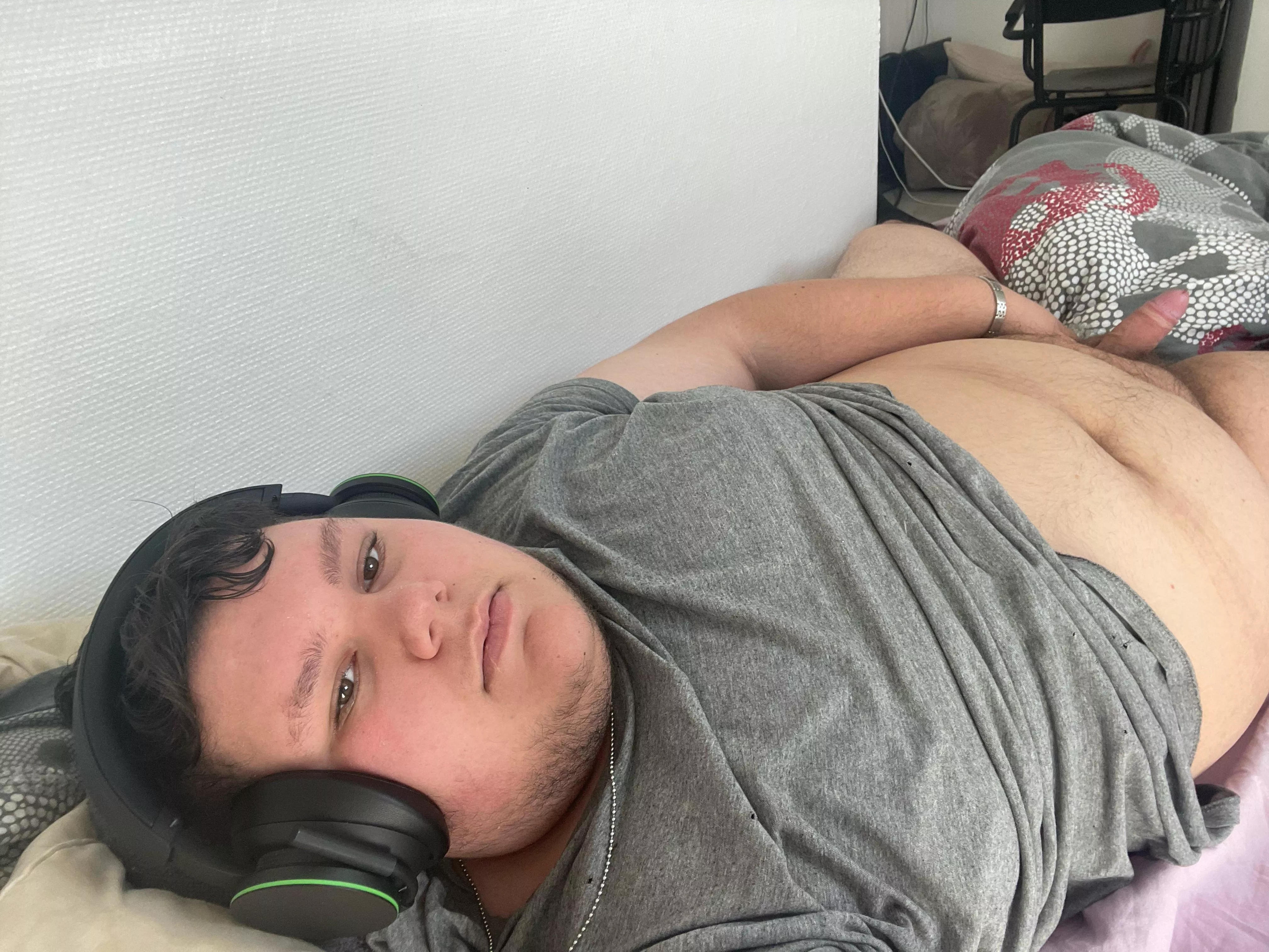 So bored and horny rn posted by MrPinsk