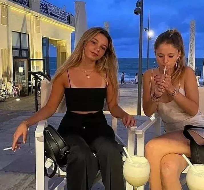 Spring Break Smokers posted by darkpoetries