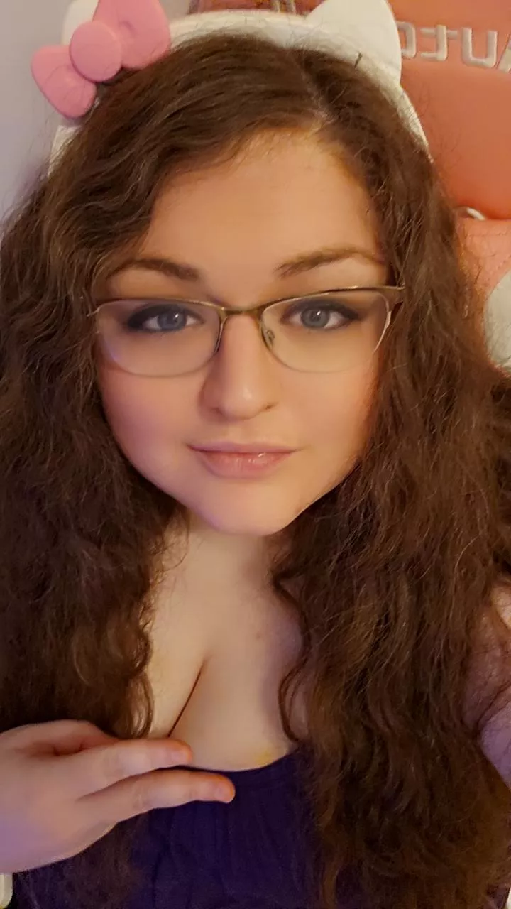 Sunday Vibes 🎮🌸 posted by bangbang2timez