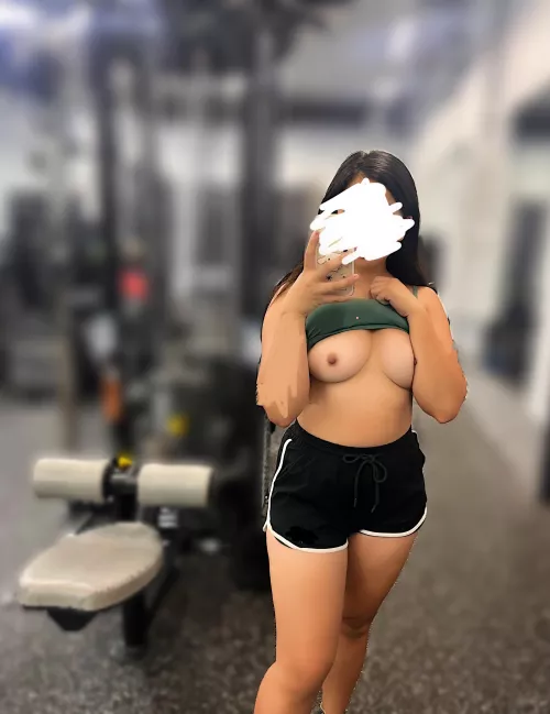 Wake up kids, she’s back from the weekend 💪🏽 by doeeyeduzui