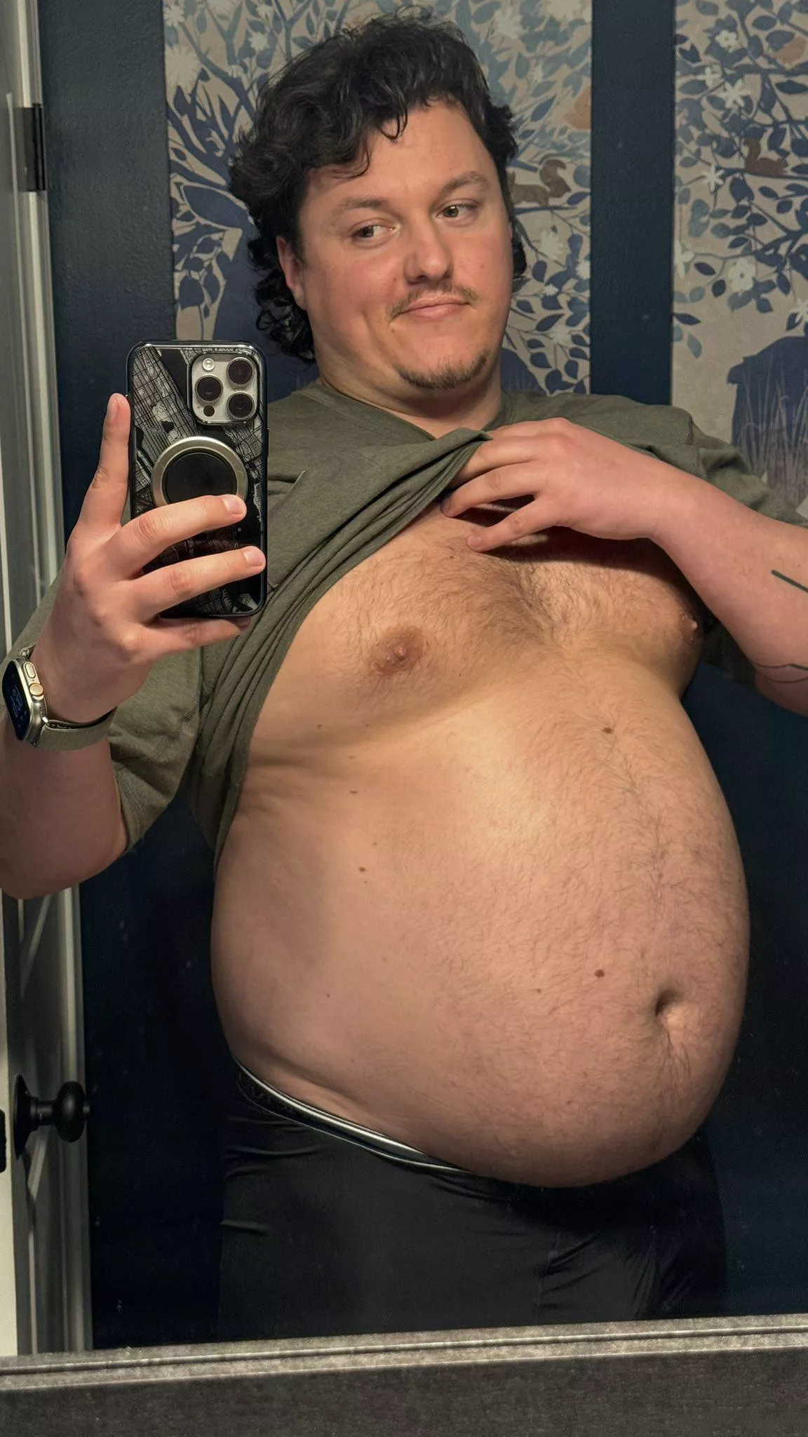 Who likes THICK men? 😏 posted by Efficient-Lab-6337