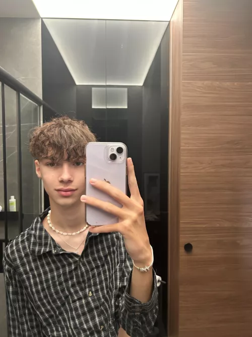 Would you consider being my bro if I shared intimate photos with you? (19surferboy) by SpicySisterxo_