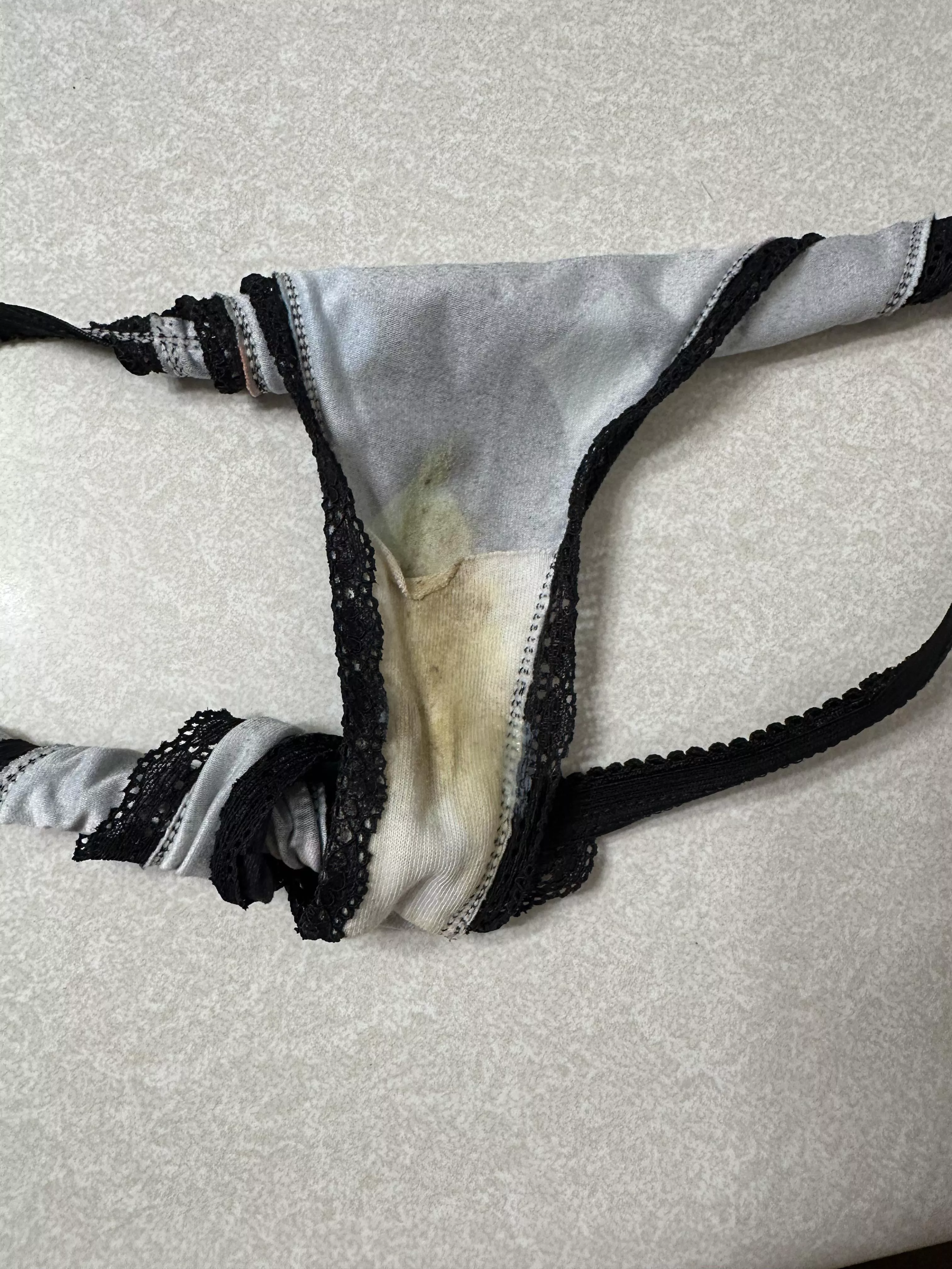 your favorite sweaty creamy milf next door! posted by nicholebaby1996