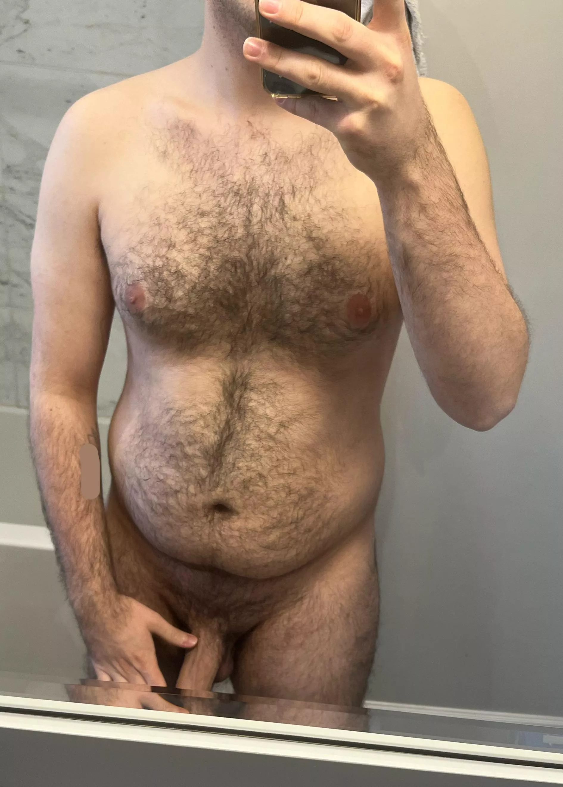 22 looking for dads/older bros for some fun. older/hairy++ posted by Fantastic-Bother2893