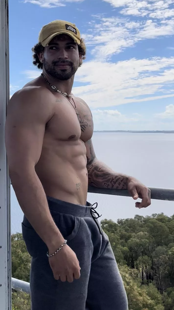 [28] in the jungle... I look like tarzan 😂 posted by TrainNo789