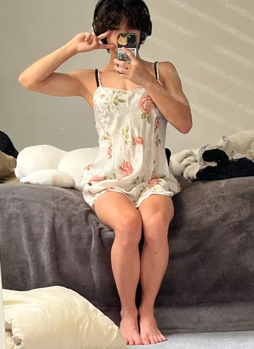 5’2 flower girl by chiya-jade