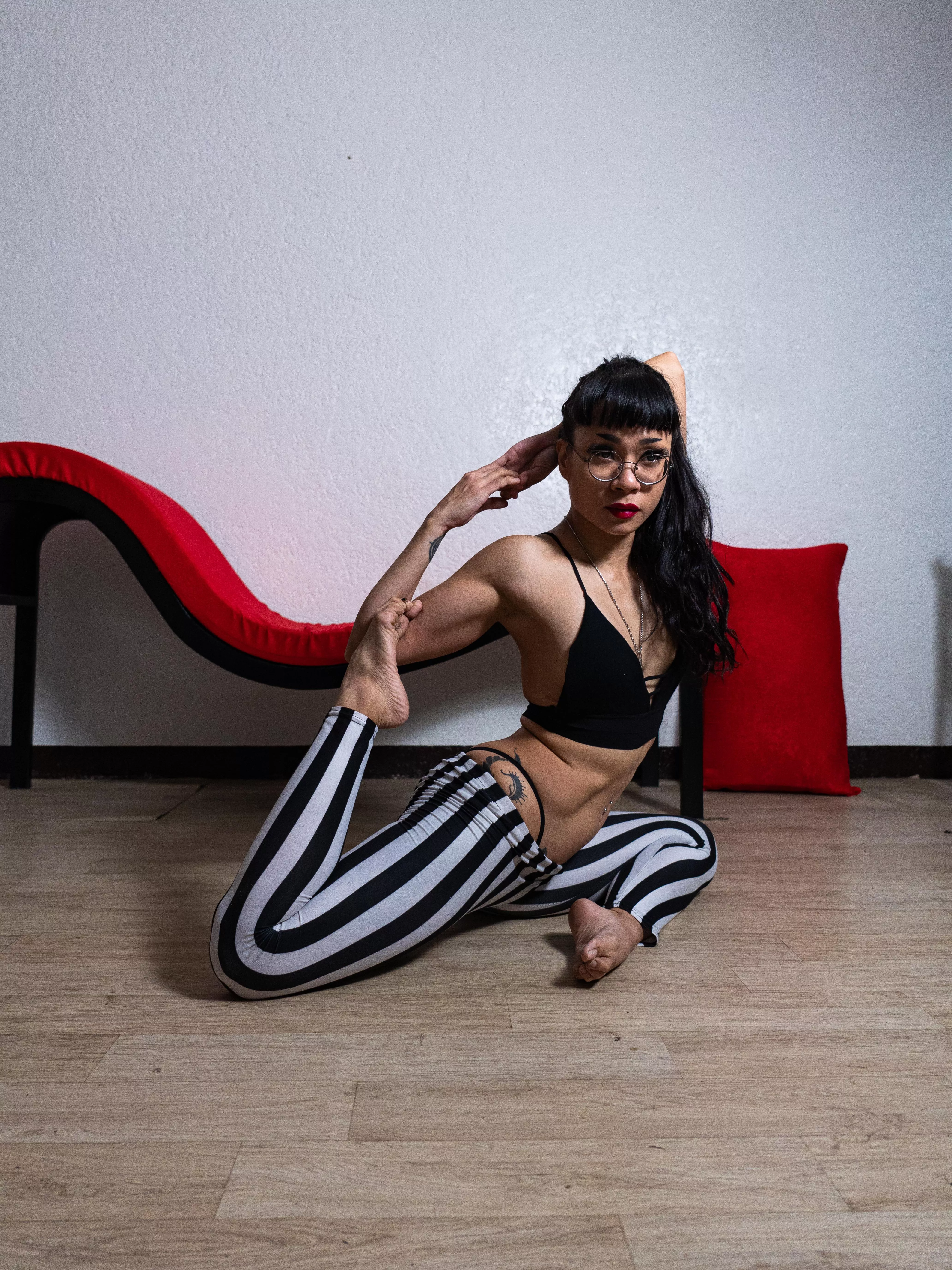 Are you a fan of flexible chicks? posted by Madame-J