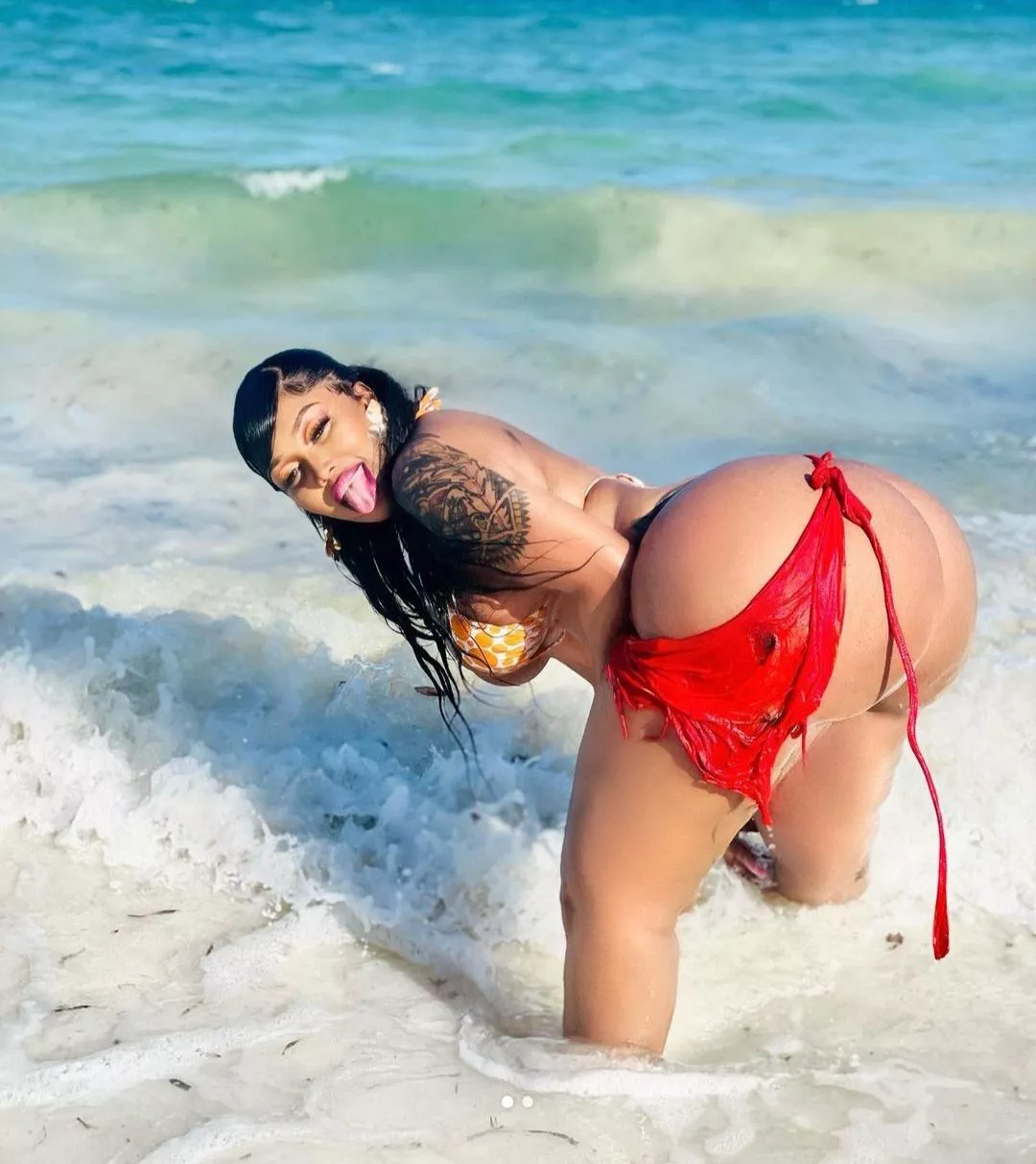 Beach 🌊 posted by DiscussionObvious358