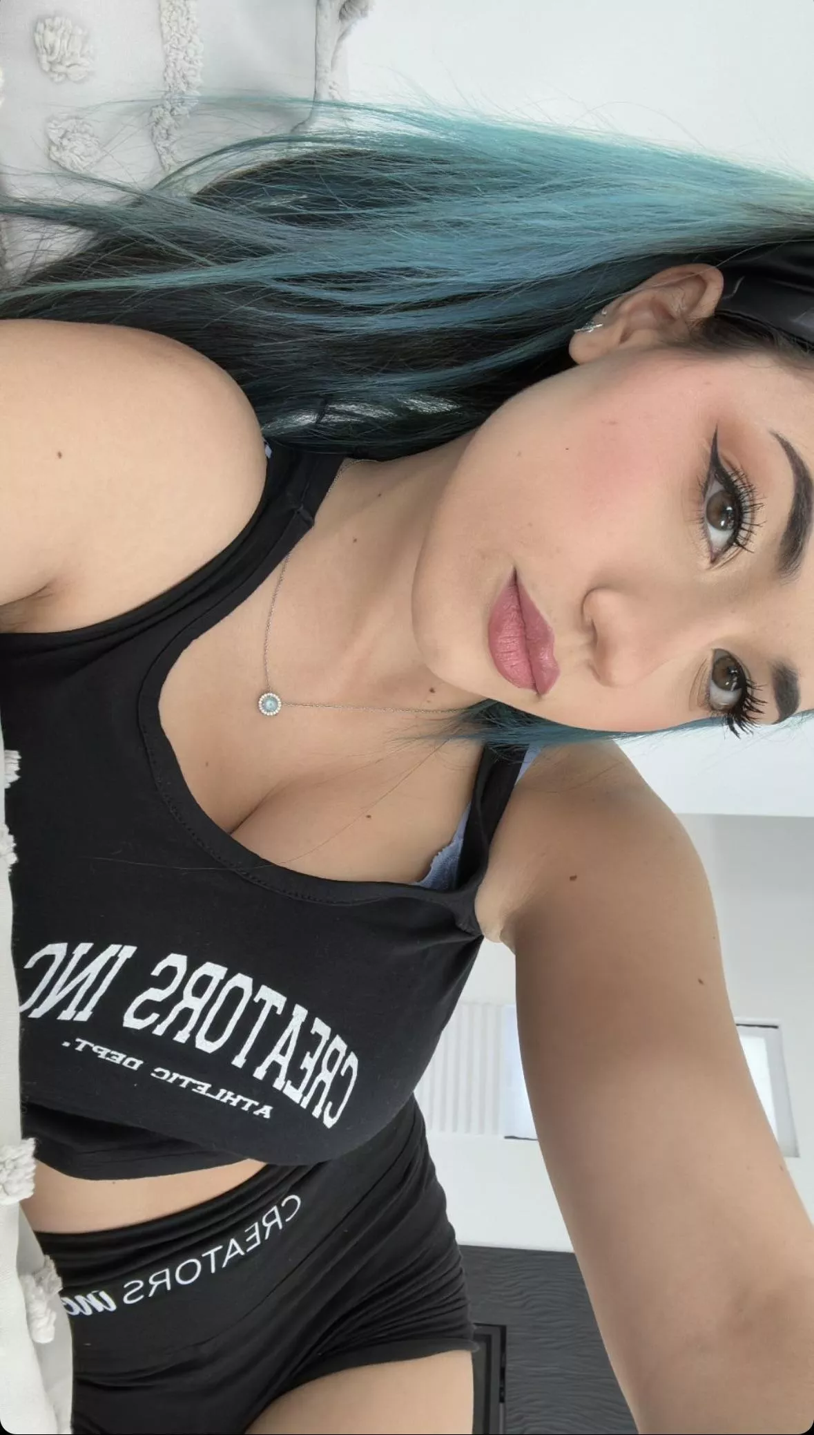 Big in black  posted by anonymous123456_