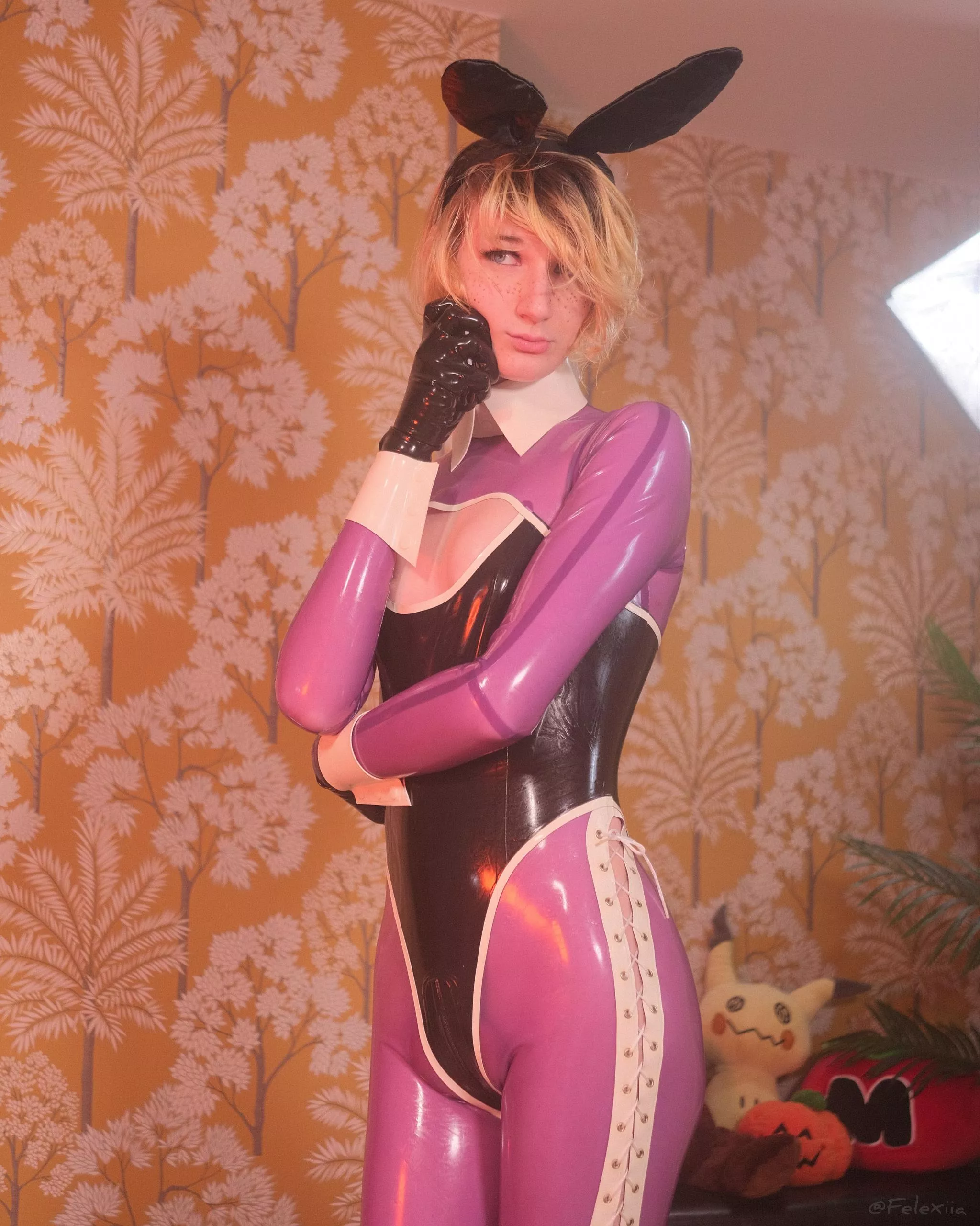 Can this bunny have a nibble of your carrot?~  posted by Felexiia