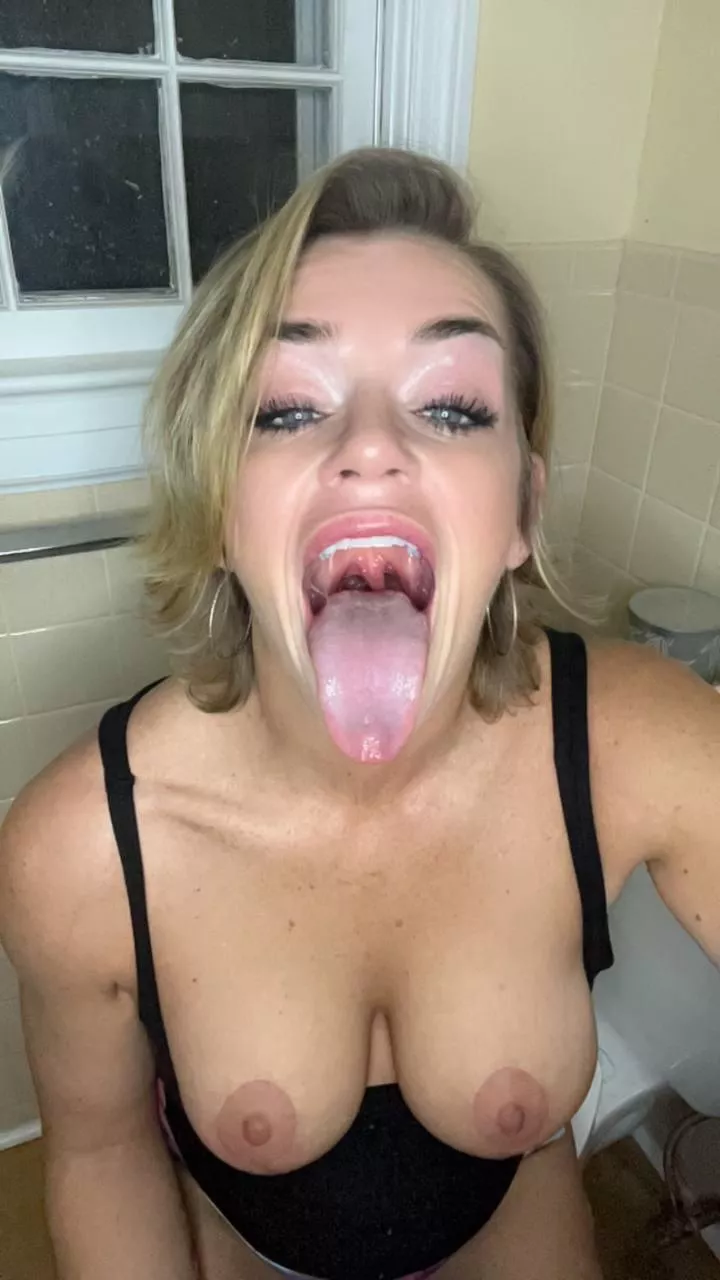 Can you cumshot before you leave for work? (F)45 posted by SashaSins555