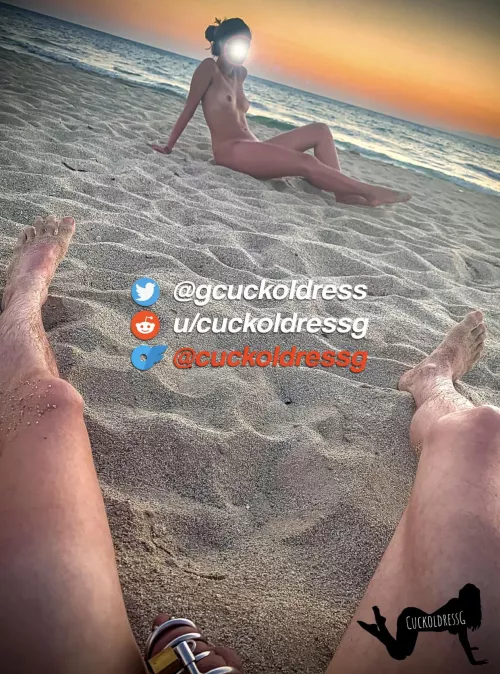 Can’t wait to be back on holiday so I can publicly humiliate cucky by making him go to the beach with his little cage on! 🤣🏖️☀️👉 by CuckoldressG