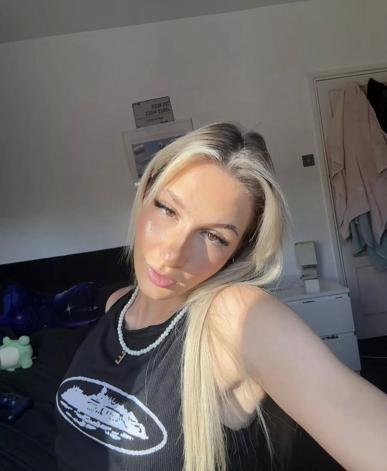 come closer babe posted by Charming-Fact-9794