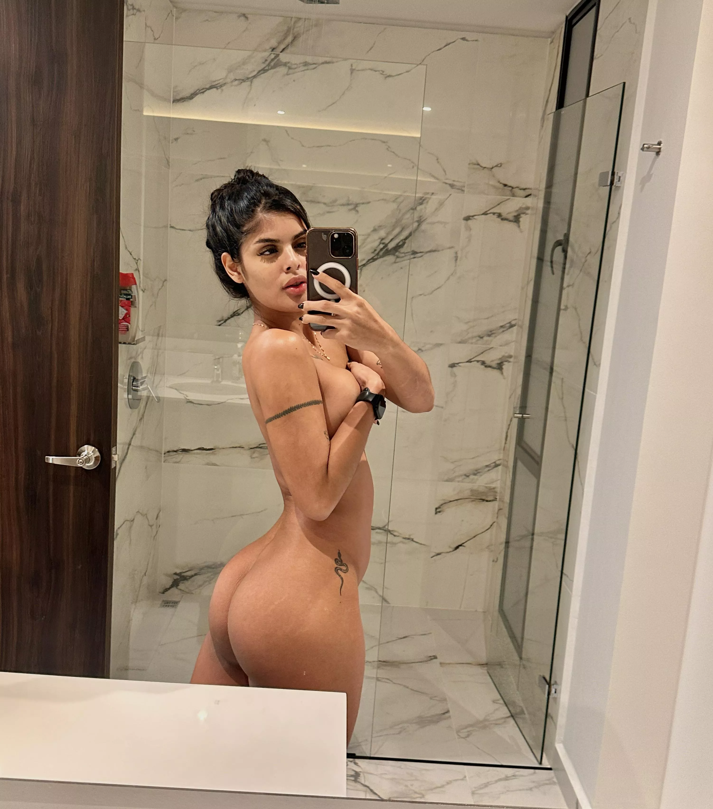 Do you think my waist is sexy? posted by mamiflowxxx